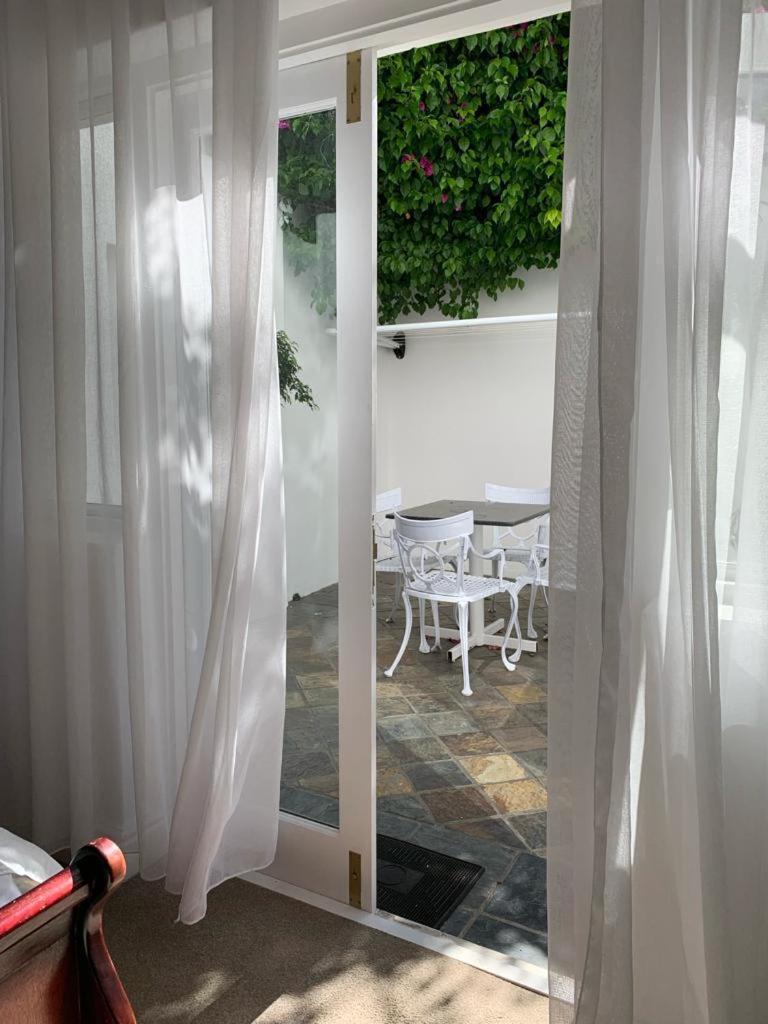 15 Braeside * Cape Town