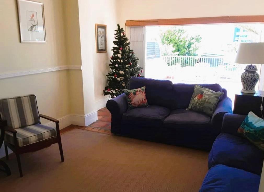 15 Braeside * Cape Town