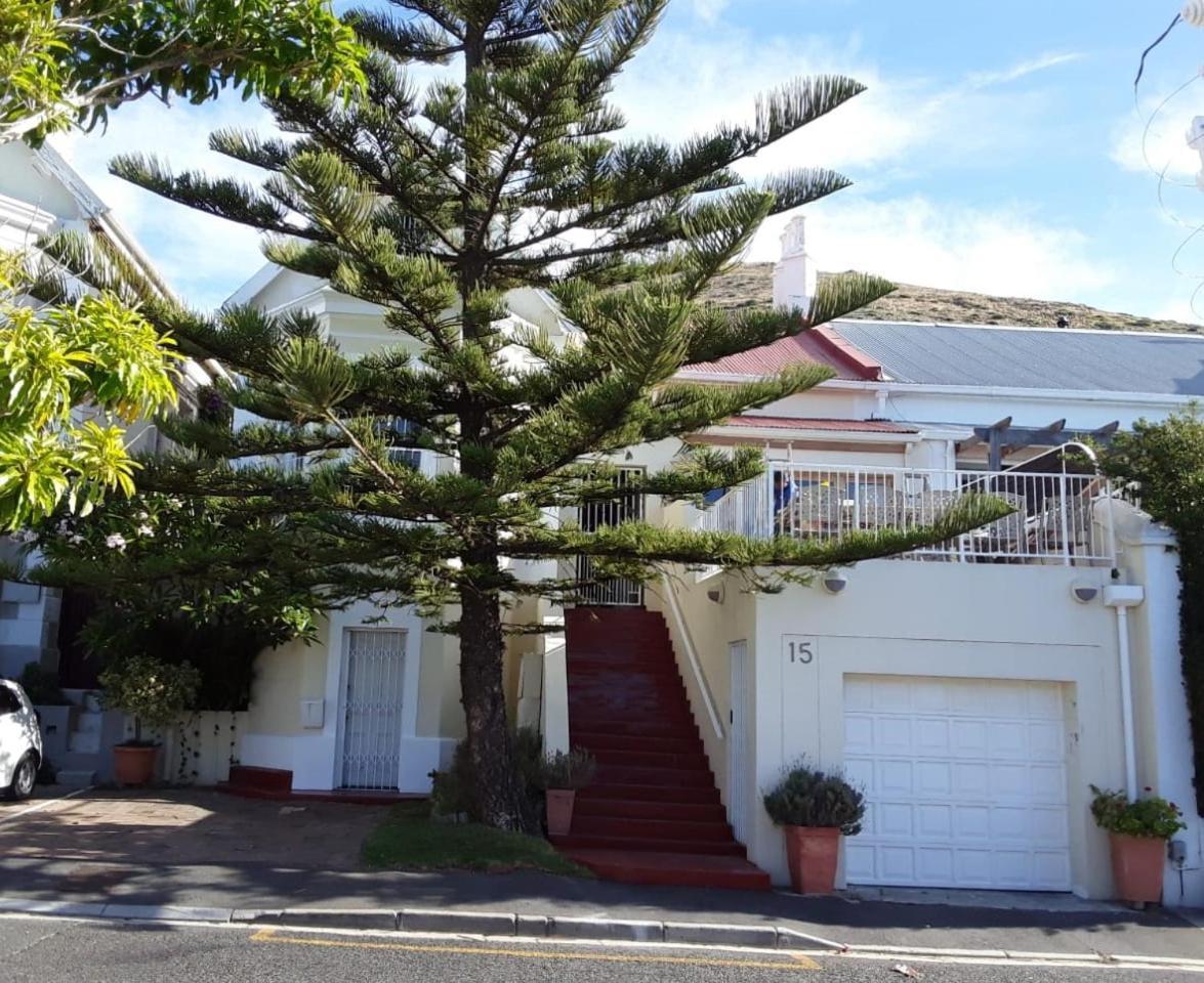 15 Braeside * Cape Town